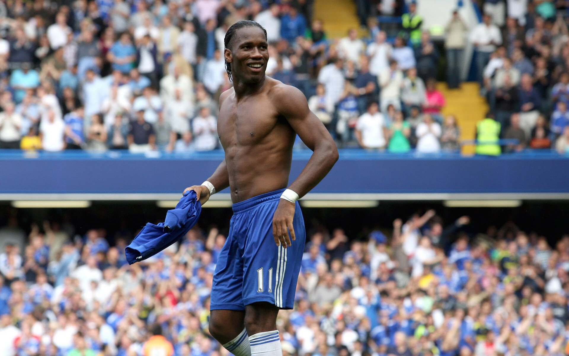 _极地冰泳赛事：在极寒中感受运动魅力_，极地冰屋图片